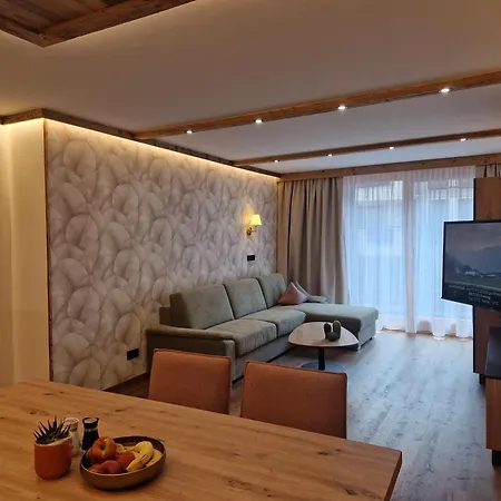 Lamtana Apartman *