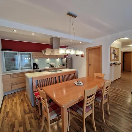 Lamtana Apartman *